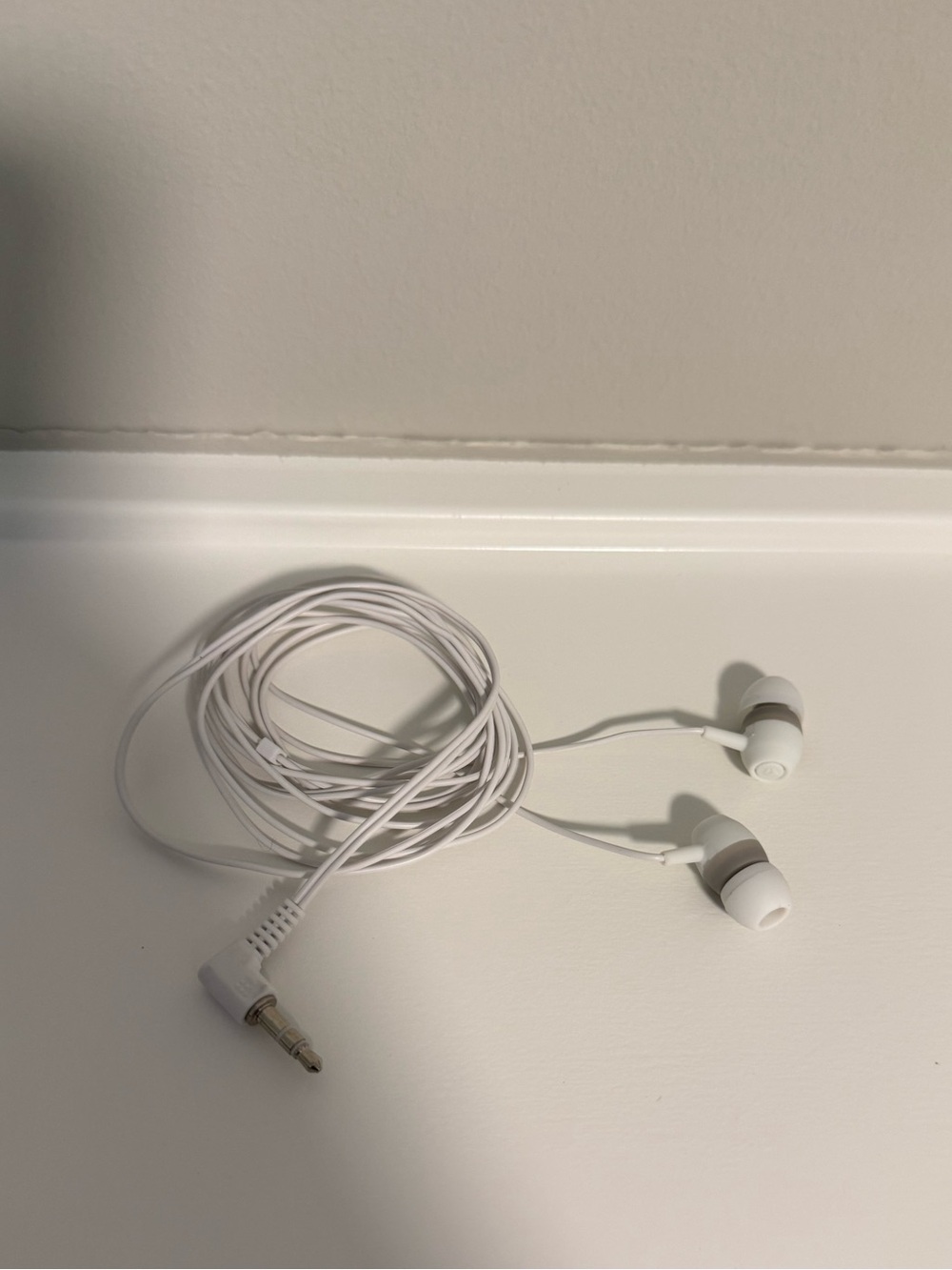 Wired headphones